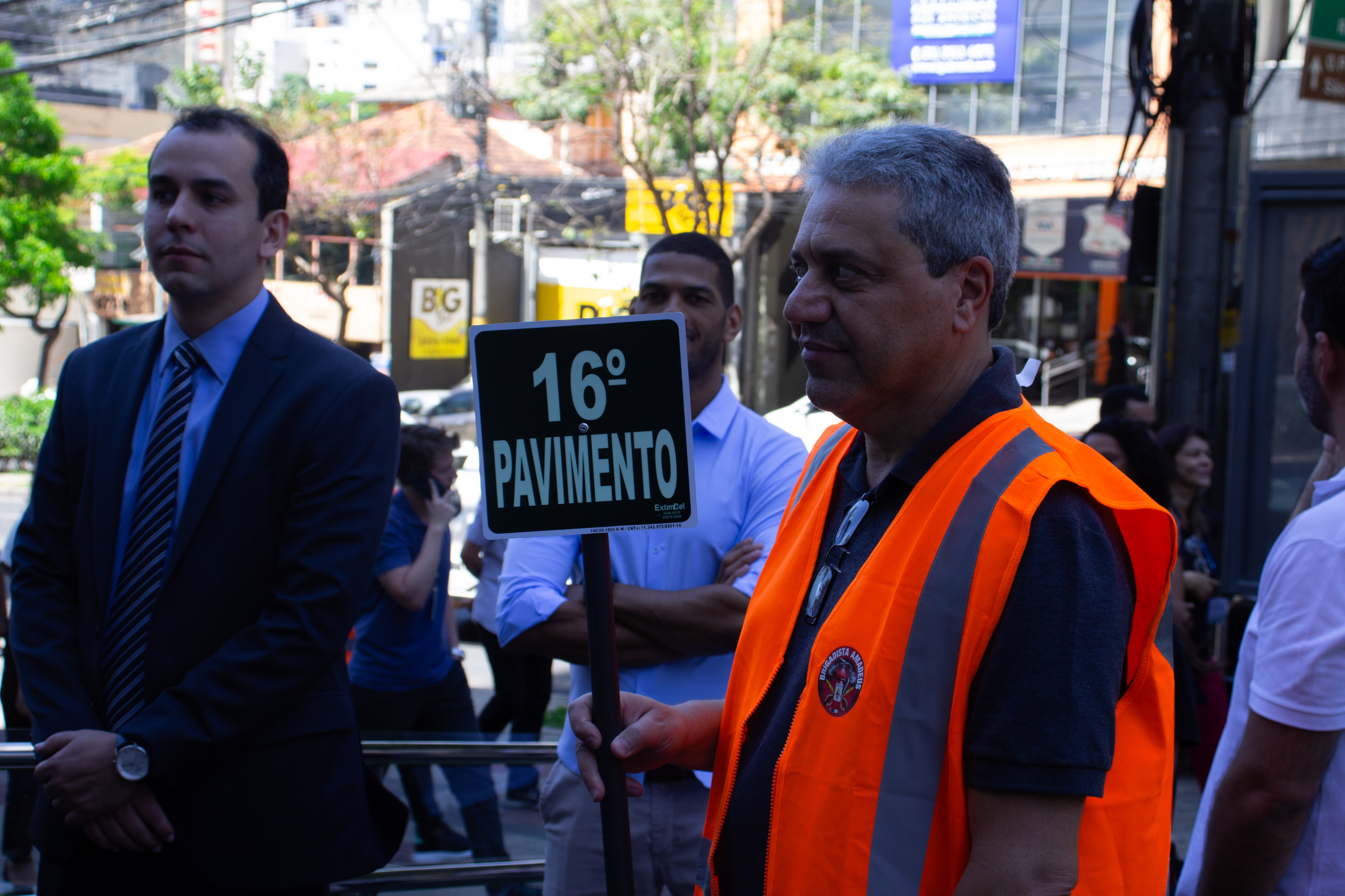 <p>O fogo é uma força poderosa, capaz de causar destruição em questão de minutos. Em locais de trabalho, espaços públicos e residências, a ameaça de incêndio é real, e é por isso que as brigadas de incêndio desempenham um papel crucial na prevenção e no combate a incêndios. No entanto, […]</p>
