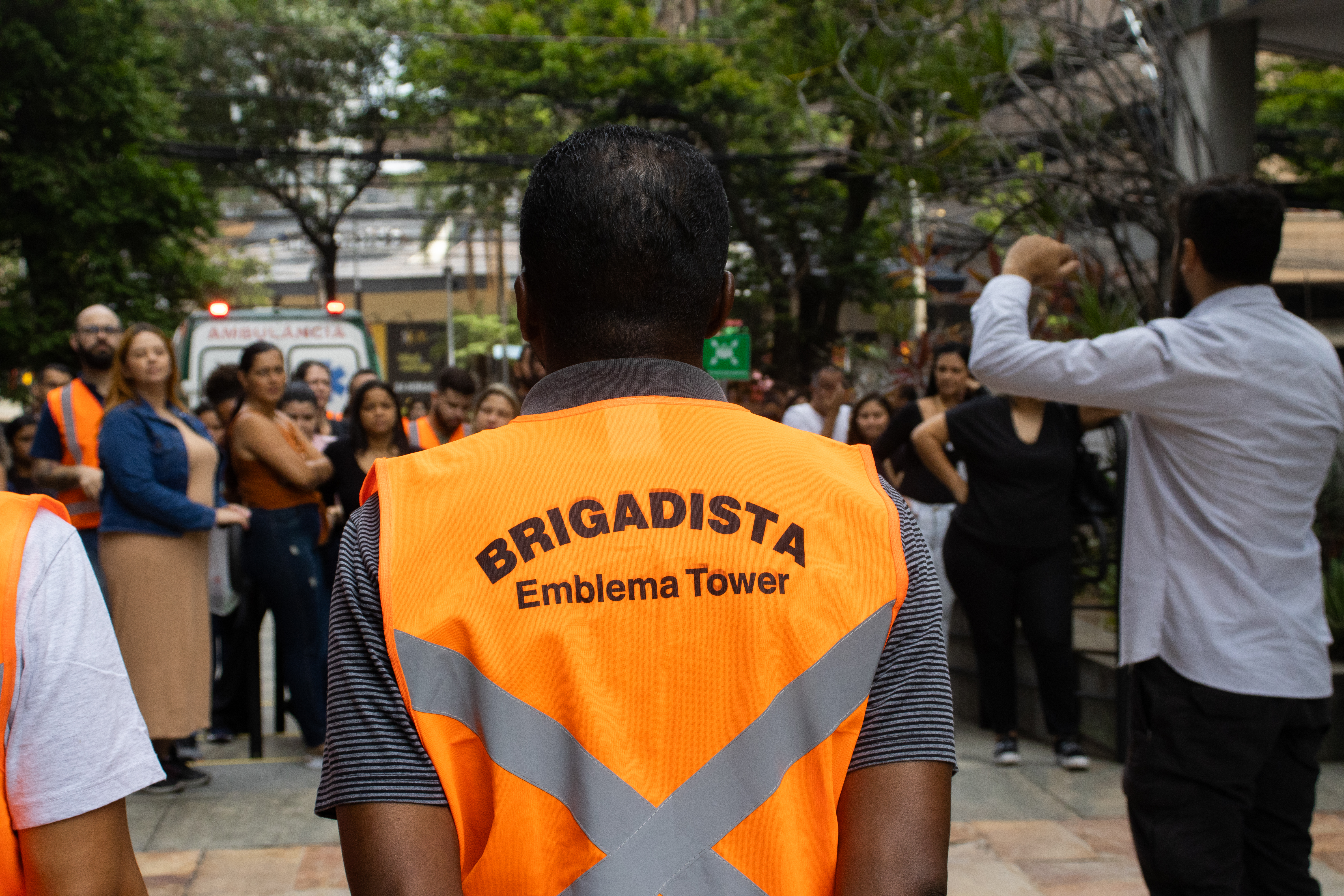 <p>Quando se trata de segurança em condomínios, a prevenção de incêndios é uma das principais preocupações. Um dos métodos mais eficazes para garantir a segurança dos moradores e a proteção do patrimônio é a realização regular de simulados de brigada de incêndio. Neste artigo, exploraremos a importância desses simulados e […]</p>
